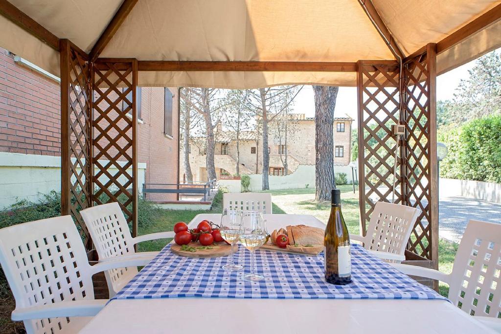Azienda Agricola E Agriturismo Vallorsi Terricciola Exteriör bild